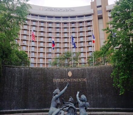 Intercontinental Hotel Kansas City Wedding Venue Plaza fountains