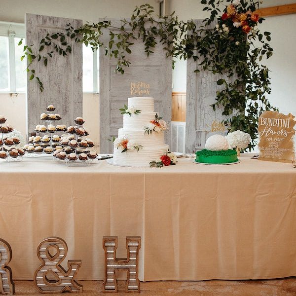 Berry Acres Country Elegance Wedding Venue Kansas City Cake Table