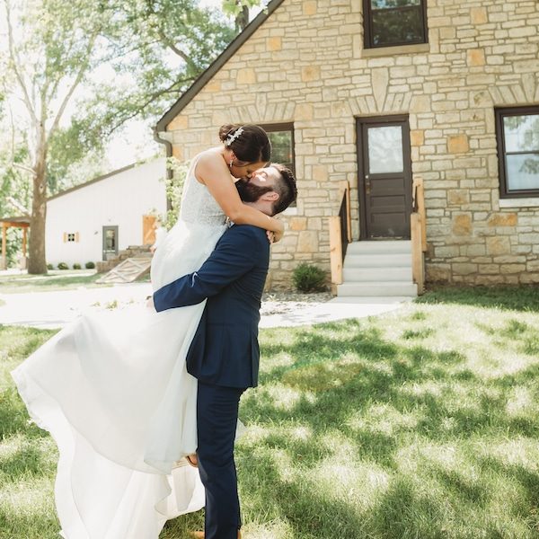 Cottonwood Photography Kansas City Wedding Photographer Wedkc Couple Lift