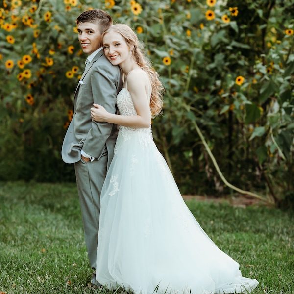 Cottonwood Photography Kansas City Wedding Photographer Wedkc Sunflowers Bride Groom