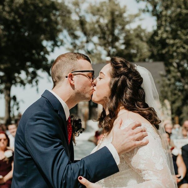 Erishyll Mae Photography Kansas City Wedding kiss