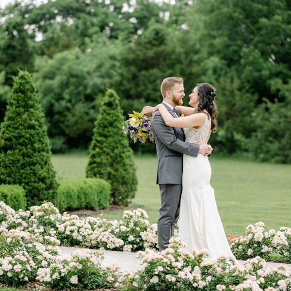 Heartland Lodge Kansas City WedKC Wedding Venue Flowers Couple
