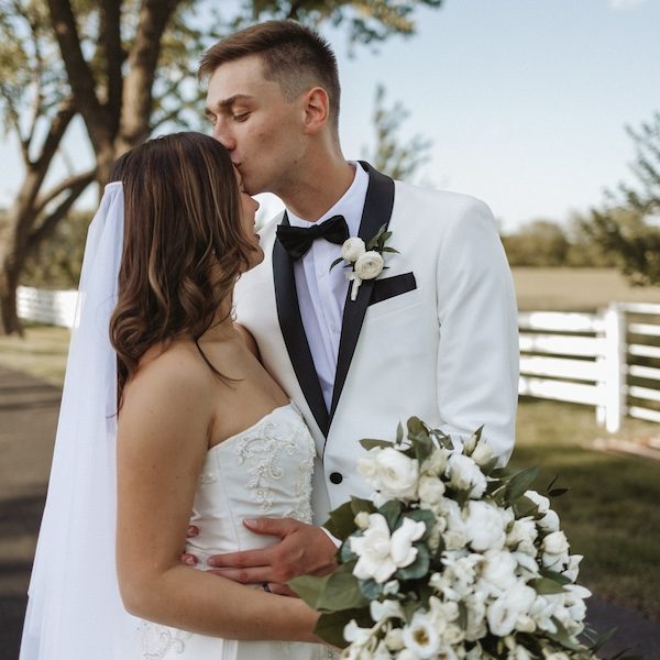 Lone Summit Ranch Kansas City WedKC Wedding Venue Kissing