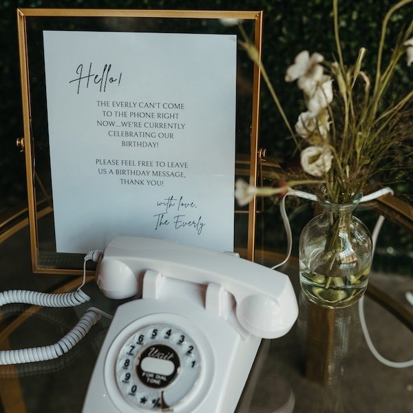 Luexline-Kansas-City-WedKC-Wedding-Audio-Guestbook-White-Phone-Sign
