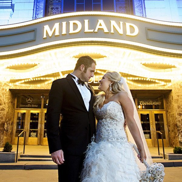 Midland Theatre Kansas City Wedding Venue Wedkc Couple Front