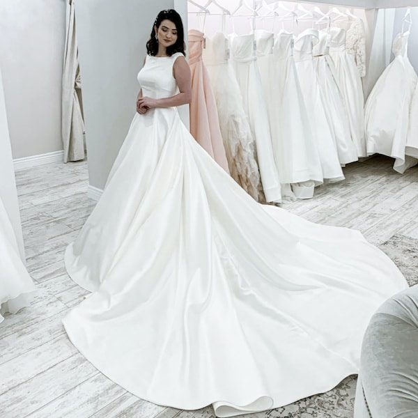 Mimi's Couture Bridal Kansas City Wedding Dress long