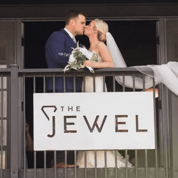 The-Jewel-Kansas-City-WedKC-Venue-Couple-Kiss