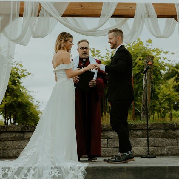 The-Vineyard-at-J-Creek-Kansas-City-Wedding-Venue-WedKC-Couple-Ceremony-Outside