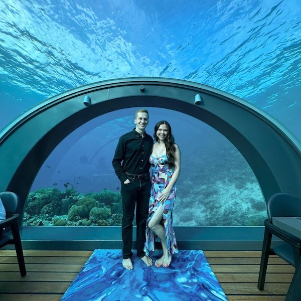 Those Who Wander Travel Kansas City WedKC Travel Specialist Couple Underwater